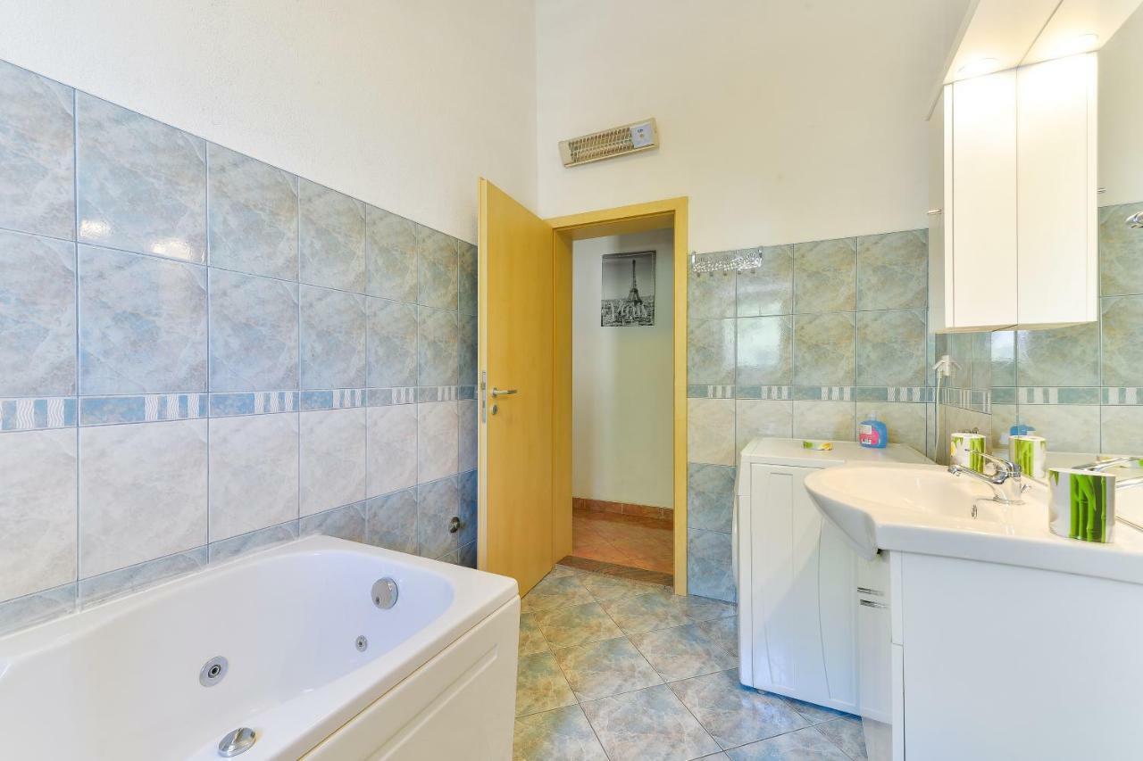 Apartments Crno Zadar Zewnętrze zdjęcie
